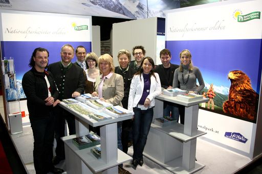 Geschäftsführer der Ferienregion Nationalpark Hohe Tauern Christian Wörister, Nationalparkdirektor Wolfgang Urban und die Vertreter der Tourismusverbände