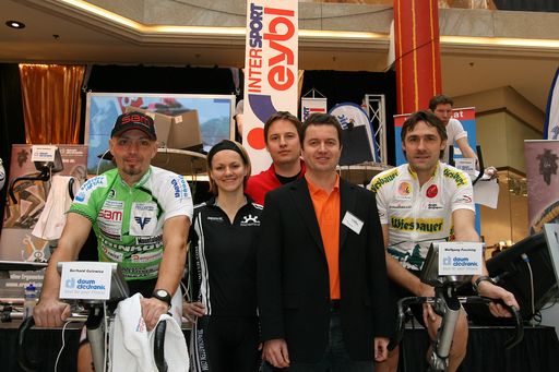 v.l.n.r.: Gerhard Gulewicz (Langstrecken Rad Legende), Sylvia Gehnböck (Ergo_Bike Trophy Teilnehmerin), Egon Fister (Geschäftsleiter Eybl Plus City), Christian Deixler (daum electronic), Wolfgang Fasching (Rad Legende)
http://www.pressefotos.at/album/1/54/200801/20080119_e/