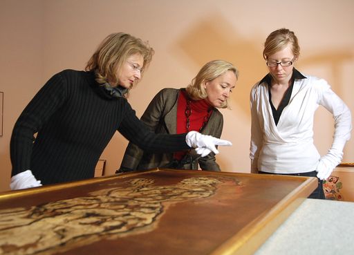 Belvedere: Oskar Kokoschka: Träumender Knabe - Enfant terrible, im Bild - Mitte: Dr. Agnes Husslein (Direktorin Belvedere) mit Mitarbeiterinnen
http://pressefotos.at/m.php?g=1&u=1&dir=200801&e=20080122_b&a=event