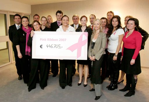 Scheckübergabe mit allen Pink Ribbon Partnern