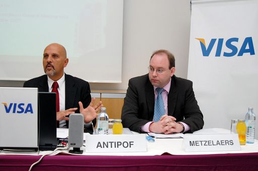 Foto v.l.n.r.: Mark Antipof, (Senior Vice President Visa Europe), Jörg Metzelaers, (Regional Manager Österreich bei Visa Europe)
http://pressefotos.at/m.php?g=1&u=53&dir=200801&e=20080122_b&a=event
