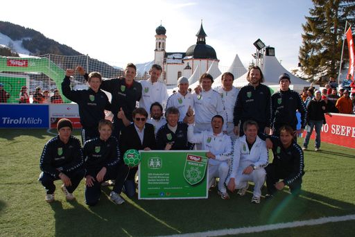 Ein spannendes Promimatch fand am Samstag im Rahmen des Nordischen Weltcups in Seefeld statt.