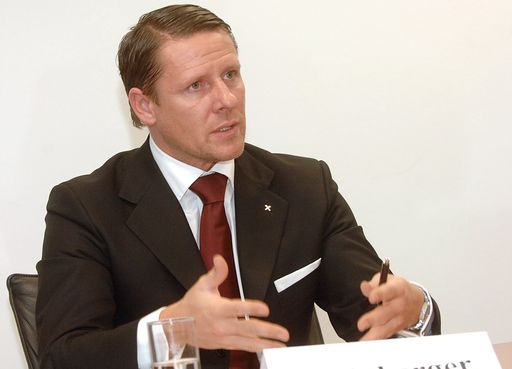  Raiffeisen Immobilien: Immobilienmarkt Ostösterreich in Bewegung, Ing. Mag. (FH) Peter Weinberger (Geschäftsführer Raiffeisen Immobilien Vermittlung GmbH)
http://pressefotos.at/m.php?g=1&u=1&dir=200801&e=20080129_r&a=event