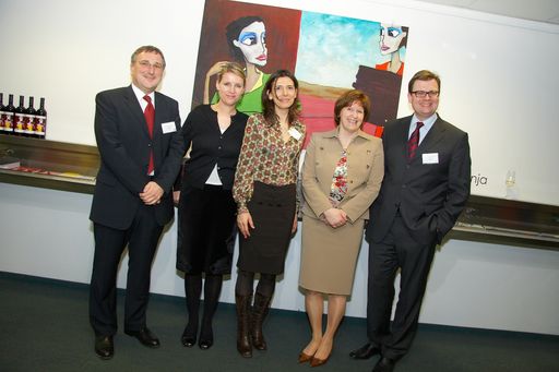 Im Bild: v.l.n.r. Dr. Gerold Wietrzyk von KWR, Mag. Sabine-Susanne Meyer, Leiterin Recht & Immobilien Zielpunkt, Dr. Helen Pelzmann von KWR, Mag. Elfriede Baumann von Ernst & Young Österreich, Dr. Thomas Rabl

Weitere Bilder abrufbar unter:
http://pressefotos.at/m.php?g=1&dir=200801&u=43&a=event&e=20080130_k