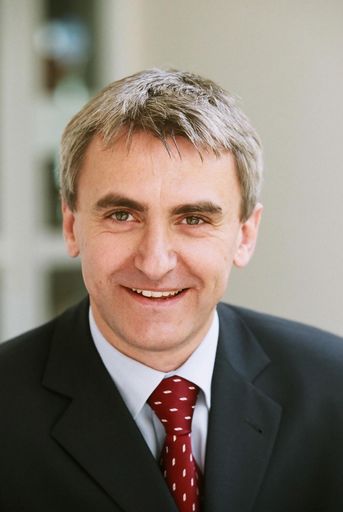 Vor kurzem übernahm Mag. Bernhard Leidinger (39) die Marketingleitung bei VELUX Österreich. Davor führte er das A1 Business Service Management und leitete jahrelang das Produktmarketing bei zwei Auslandstöchtern der mobilkom austria.