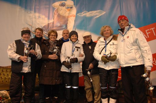(v.l.n.r.) Kathi Hörl, Hias Leitner, Hilde Hofherr, Ernst Hinterseer, Lotte Blattl, Josl Rieder, Liselotte Mittermayer und Toni Sailer