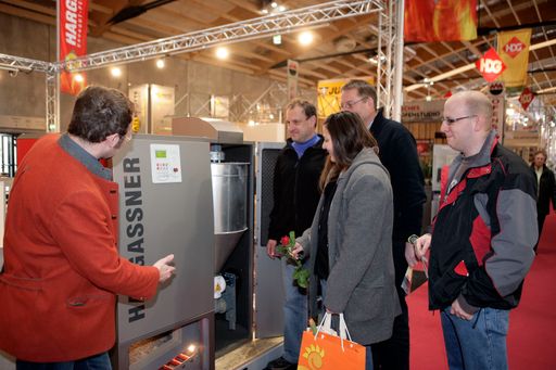 Auf der >Bauen+Wohnen Salzburg< standen die Themen Klimaschutz und Energieeffizienz im Mittelpunkt.
Unter Angabe des Fotohinweises "Reed Exhibitions Messe Salzburg/Kolarik" ist der Abdruck honorarfrei.