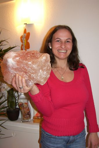 Vorschau Bild von Claudia Mouslit, Gründerin der ersten Natursalzgrotte Wiens'