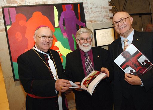 Stift Klosterneuburg und Wiener Städtische präsentieren Robert Hammerstiels sakrales Werk, v.l.n.r.: Generalabt Bernhard Backovsky (Probst des Stiftes Klosterneuburg), Prof. Robert Hammerstiel (Künstler), Dr. Günter Geyer (Generaldirektor Wiener Städtische Versicherung)
http://pressefotos.at/m.php?g=1&u=1&dir=200802&e=20080219_k&a=event