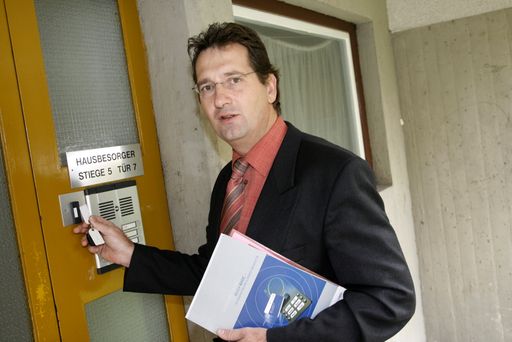 Vorschau Bild von Geschäftsführer der BeGeh-Schließsysteme GmbH Gerhard Hennrich hat eine für das Sicherheitsmanko in Mehrfamilienhäusern spezielle Lösung entwickelt.