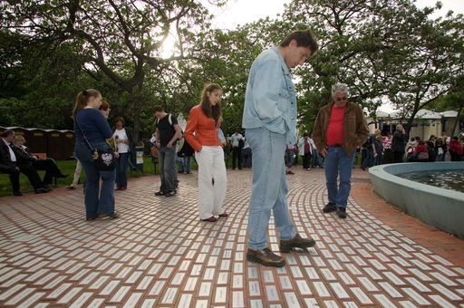 Vorschau Bild von Meilensteine vor dem Planetarium im Wiener Prater