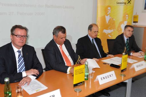 Raiffeisen-Leasing präsentiert Erfolgsbilanz 2007 - v.l.n.r.: Mag. Karleinz Sandler, Mag. Peter Engert, Dr. Karl Sevelda, Mag. Michael Ohner
http://pressefotos.at/m.php?g=1&u=38&dir=200802&e=20080227_r&a=event
