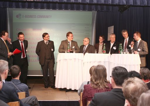 Bei der APA-E-Business-Community diskutierten Experten über digitale Identitäten (v.l.n.r.): Thomas Stern (Moderator/Braintrust), Ralph Zeller (Microsoft Österreich), Christian Rupp (Plattform Digitales Österreich), Harald Lakatha (IT Solution), Herbert Tischler (Telekom Austria), Christian Blauensteiner (WKO), Hartmut R. Gailer (SER Solution), Georg Krause (Deloitte Consulting) und Martin Wagner (ANECON).