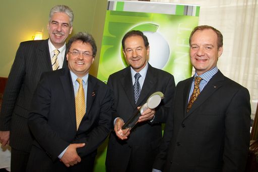 Im Bild v.l.n.r. Dr. Hans Jörg Schelling (Vizepräsident der Wirtschaftskammer und scheidender Präsident CONSTANTINUS Club), Mag. Christian Putzer (CMC, Obmann der Fachgruppe Unternehmensberatung und Informationstechnologie Tirol), Mag. Norbert Zimmermann (Vorstandsvorsitzender und Miteigentümer Berndorf AG, Präsident CONSTANTINUS Club) und Alfred Harl CMC (Obmann des Fachverbandes Unternehmensberatung und Informationstechnologie)
http://pressefotos.at/m.php?g=1&u=43&dir=200802&e=20080229_c&a=event