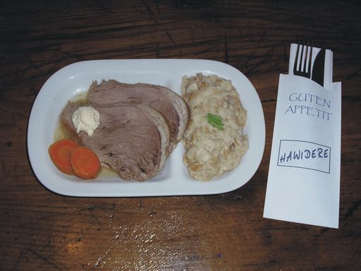  Als erstes Bierbeisl in der Wiener Vorstadt wurde nun das StudentInnenlokal Hawidere von der Austria Bio Garantie zertifiziert. Das Speisenangebot umfasst die Gerichte der klassischen Wiener Küche wie Tafelspitz und Schweinsbraten und reicht bis zum trendigen Burger vom jungen Almrind.