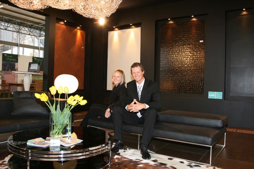 Vorschau Bild von Seit über 30 Jahren zählt Fliesen Leeb in Österreich zu den erfolgreichsten in ihrer Branche. Da ist es selbstverständlich, dass man hier alles findet, was bei Fliesen international Furore macht. Im Bild: GF Johanna & Gerhard Oleschko