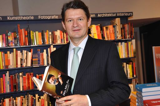  Medien-Profi Helmut Brandstätter stellt bei Thalia sein neues Buch HÖR.MIR.ZU. (Ecowin Verlag) vor,  im Bild Dr. Helmut Brandstätter
http://pressefotos.at/m.php?g=1&u=38&dir=200803&e=20080305_b&a=event