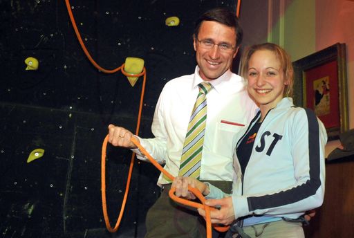 Josef Margreiter und Kletterweltmeisterin Angela Eiter warben auf der ITB Berlin für den Sommerurlaub in Tirol.