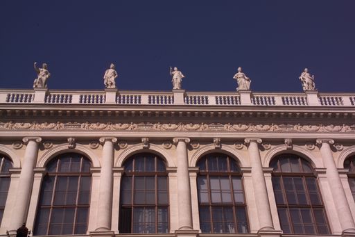 Vorschau Bild von Die Universität Wien ist die älteste Universität im deutschen Sprach- und Kulturraum, eine der größten in Zentraleuropa sowie die größte Lehr- und Forschungseinrichtung in Österreich.