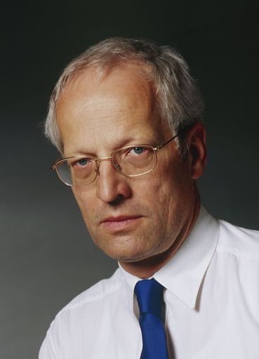  O. Univ. Prof. DI Dr. Dr. h. c. Udo Wagner:' In zwei Semestern kann der akademische Grad 'Master of Business Administration' - kurz MBA - der Universität Wien erworben werden.'