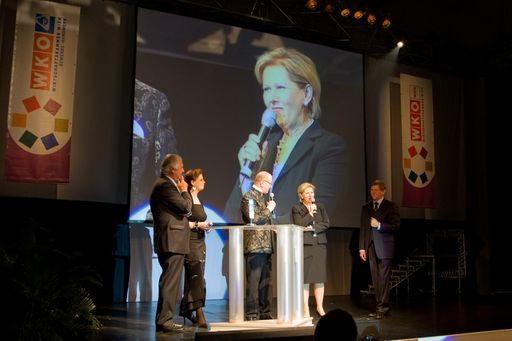Spartenobmann KommR Ing. Parade, Staatssekretärin Christine Marek, Wirtschaftskammer-Präsidentin KommR Brigitte Jank und KommR Dr. Anton Schmoll, Geschäftsführer Kreditverein der Erste Bank, ehrten am 11. März die rund 300 AbsolventInnen des Wiener Gewerbe und Handwerks im Rahmen der Festveranstaltung "Erfolgreich gemeistert" im Palladium.
