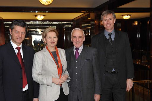  Pressekonferenz iconvienna 2008 - "Challenge Russia" v.l.n.r.: DI Dr. Gerhard Hrebicek (MBA - Executive Director i.convienna), KR Brigitte Jank (Präsidentin WK Wien), KR Dr. René Alfons Haiden (Vorsitzender Beirat i.convienna), Mag. Peter BAZIL (Bereichsleiter Multinational Corporate Costumers RZB)
http://pressefotos.at/m.php?g=1&u=38&dir=200803&e=20080312_d&a=event
