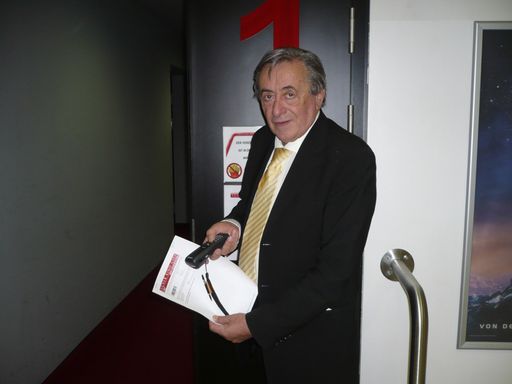 Vorschau Bild von Richard Lugner erklärt das neuartige eTicketing System der Lugner Kino City
