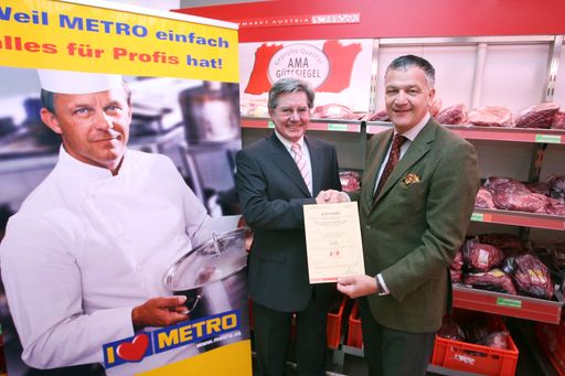 METRO setzt auf das AMA-Gütesiegel. v.l.n.r.: Hans-Gerhard Degen (Generaldirektor METRO Cash & Carry Österreich) und Dr. Stephan Mikinovic (Geschäftsführer AMA Marketing GesmbH)
http://pressefotos.at/m.php?g=1&u=52&dir=200803&e=20080306_m&a=event