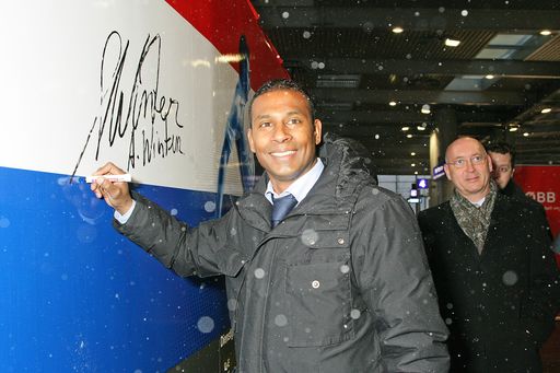 Europameister Aron Winter taufte ÖBB-Holland-Lok