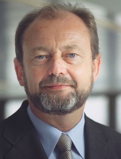  Prof. DDr. Hans-Georg Kress, Vorstand der Abteilung für Spezielle Anästhesie und Schmerztherapie an der Medizinischen Universität / AKH Wien