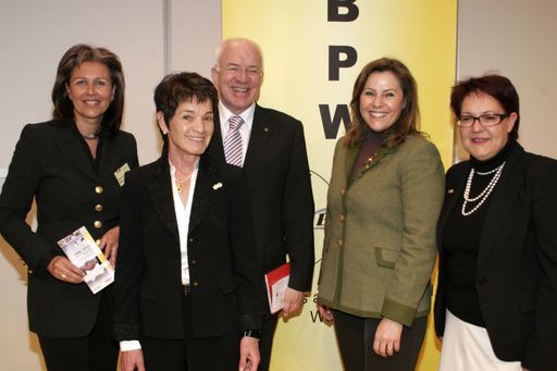  von l.n.r.: Patrizia Zoller-Frischauf, Ingrid Schmerlaib BPW Club Tirol Vorstand, LH Herwig Van Staa, LHSTv.in Elisabeth Zanon, Priska Hell BPW Club Tirol Vorstand
