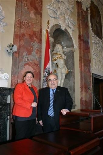  LT-Präs Mader und Gesundheitsministerin Dr.Andrea Kdolsky im Sitzungssaal des Tiroler Landtages