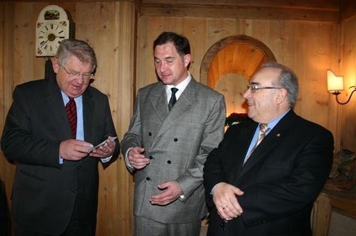  v.l.: Der Präsident der Tiroler Lebenshilfe, Dr. Hans-Peter Zobl, L.O.V.O.S.- Präsident Patrick Heinen von dem  in Eupen in Ostbelgien beheimateten Unterstützungsvereines u.LT-Präs.Prof.Ing.Helmut Mader