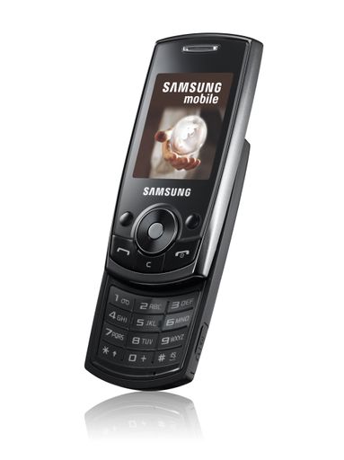 Samsung Electronics, weltweit zweitgrößter Hersteller von Mobiltelefonen, bringt ein weiteres Handy für trendbewusste Kunden auf den Markt: Das SGH-J700 ist ein schlanker Slider, der mit seiner schimmernden Chrom-Silber Oberfläche mobiles Telefonieren, Messaging, Foto, Video und Musikempfang schöner macht.
