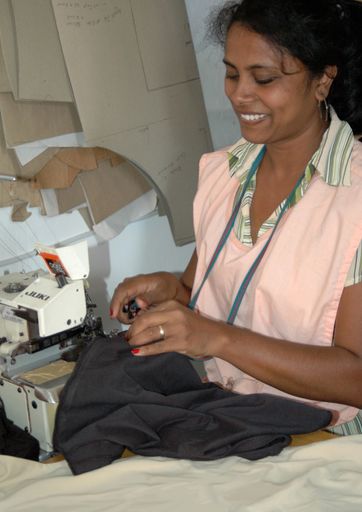 Menschenwürdige Arbeitsbedingungen sind bei Craft Aid auf Mauritius gelebte Unternehmenspraxis