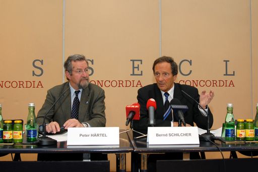 Präsentation der Ergebnisse des Zweiten Zwischenberichts der ExpertInnenkommission "Zukunft der Schule" - im BIld v.l.n.r.:  Mag. Dr. Peter Härtel,  Univ.-Prof. Dr. Bernd Schilcher
http://pressefotos.at/m.php?g=1&u=53&dir=200804&e=20080409_d&a=event