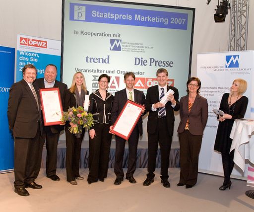 Vorschau Bild von Im Bild (v.l.n.r.): Univ.-Prof. Dkfm. Dr. Fritz Scheuch (Wirtschaftsuniversität Wien), Patrick Boltz (Geschäftsführer Agentur Playframe, Berlin), Christina Werthner (Leitung Kommunikation und Öffentlichkeitsarbeit EGGER Gruppe), Staatssekretärin Christine Marek, Hubert Höglauer (Leiter Marketing EGGER Gruppe), Günter Karbun (Leiter Vertrieb und Marketing EGGER Österreich), Barbara Halapier (Geschäftsführerin ÖPWZ) und Moderatorin Sylvia Salinger.