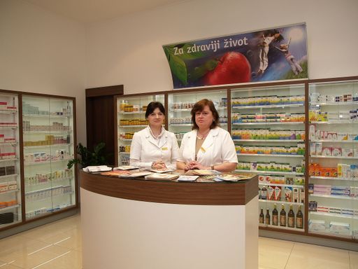 In diesem abgetrennten Bereich finden dm Kunden in Zagreb, Antunovic, seit 7. April 2008 rund 700 neue OTC-Produkte und weitere Produkte kaufen, die bisher nur in Apotheken erhältlich waren.