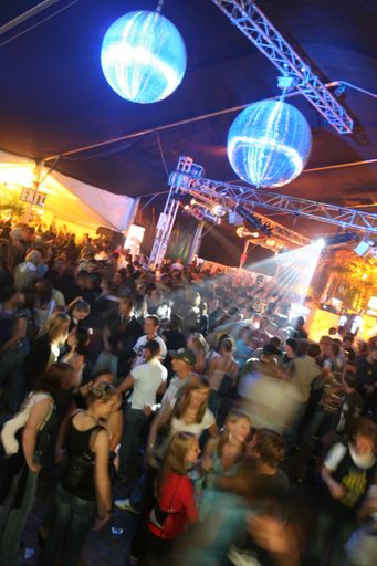 Vorschau Bild von Stimmung im Bacardi Partyzelt