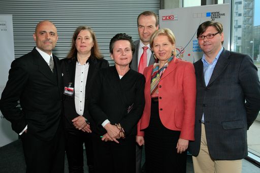 Viennafair 2008: Jury und Gewinner des Wirtschatskammer-Galerienpreis 2008: Gerald Matt, Direktor, Kunsthalle Wien; Gabriele Senn, Galeristin; Christine König, Galeristin; Matthias Limbeck, Geschäftsführer, Marketing & New Business, Development CEE, Reed Exhibitions Messe Wien; Brigitte Jank, Präsidentin, Wirtschaftskammer Wien