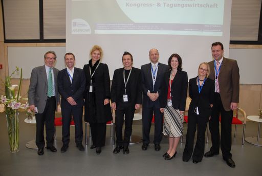 v.l.n.r.: Christian Mutschlechner (Vienna Convention Bureau); Polo Looser (MCI Central Region Europe); Heike Mahmoud (Berlin Convention Office); Klaus Grabler (MANOVA); Michael Mair (Institut für Tourismus-Management, FHWien-Studiengänge der WKW); Sabine Fischer (MANOVA); Johanna Ostertag (Statistik Austria); Ralf Kunze (Europäisches Institut für TagungsWirtschaft)