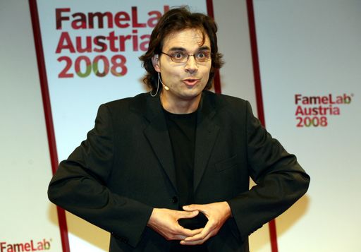 Das Neue Gesicht der Wissenschaft in Österreich hat einen Namen. Der Gewinner des internationalen Wettbewerbs für Wissenschaftskommunikation, Famelab Austria 2008, ist der 32-jährige Innsbrucker DI Bernhard Weingartner, Forschungsassistent am Institut für theoretische Physik, Technische Universität Wien.