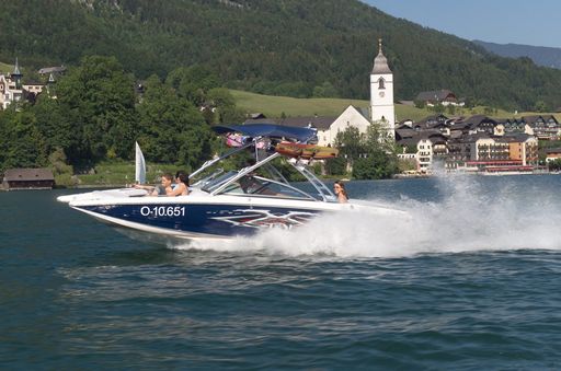 Vorschau Bild von Der Traum für alle Wasserski - & Wakeboardfans feiert 10 jährigen Geburtstag. Das 4****Hotel Furian, Europas erstes und einziges Wasserskihotel, mit Gourmet Koch, bestens sortiertem Weinkeller und Lakeside Strandbar bietet Wasserski & Wakeboard für alle Leistungsstufen.