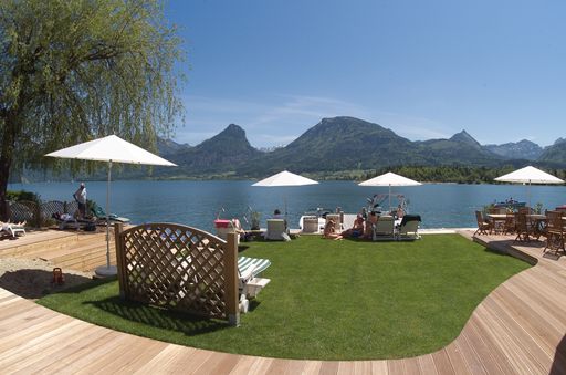 Michaela und Teddy Furian haben Ihre Leidenschaft beruflich umgesetzt und bieten Ihren Gästen diese Kombination aus gediegenem Urlaub und hochklassigem Wasserskiunterricht in einer der schönsten Urlaubsregionen Europas. Der Wolfgangsee mit seinem reinen, glasklaren Wasser bietet auf über 12 km2 die idealen Voraussetzungen für alle Wassersportler.