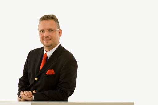 Christian T. Retinger, 41, zeichnet sich seit 2006 als "Senior Manager IT Business" bei Samsung Electronics für das IT-Business verantwortlich.