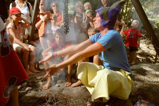  Gehext wird auf der Hohen Salve ab 17. Mai bis 19. Oktober 08 täglich von 9 Uhr bis 17:30 Uhr. Pünktlich zur neuen Hexenwasser-Saison gibt es am Sonntag, 18. Mai 08 das große Eröffnungsfest "Hexenzauberei".