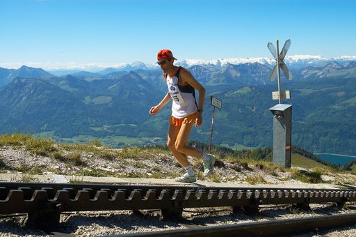 Vorschau Bild von Der Schafberglauf geht am Sonntag, 18. Mai in die 9. Runde. Motto: "Mensch gegen Dampflok". Die SchafbergBahn gibt den Startpfiff.
