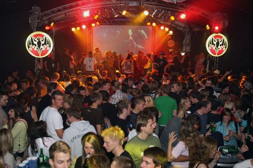 Vorschau Bild von Das BACARDI Partyzelt beim PWA Surf Worldcup 2008.