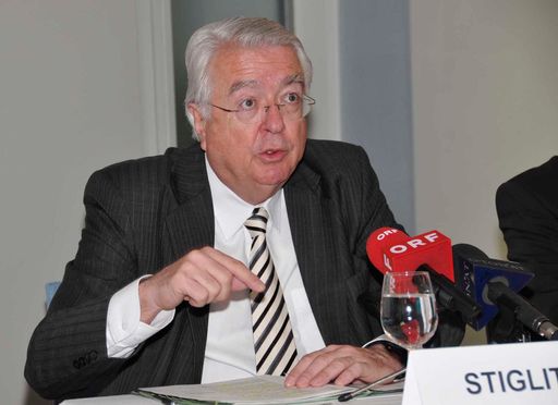 ARA Jahres-Pressekonferenz - Dkfm. Christian Stiglitz (Vorstand ARA)
http://pressefotos.at/m.php?g=1&u=38&dir=200805&e=20080508_c&a=event