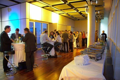 Vorschau Bild von Die Internetnutzung der Österreicher sowie aktuelles Know-how bei Suchmaschinen standen im Mittelpunkt der Gespräche des APA-IT-Forums Donnerstagabend im Tech Gaste in Wien.